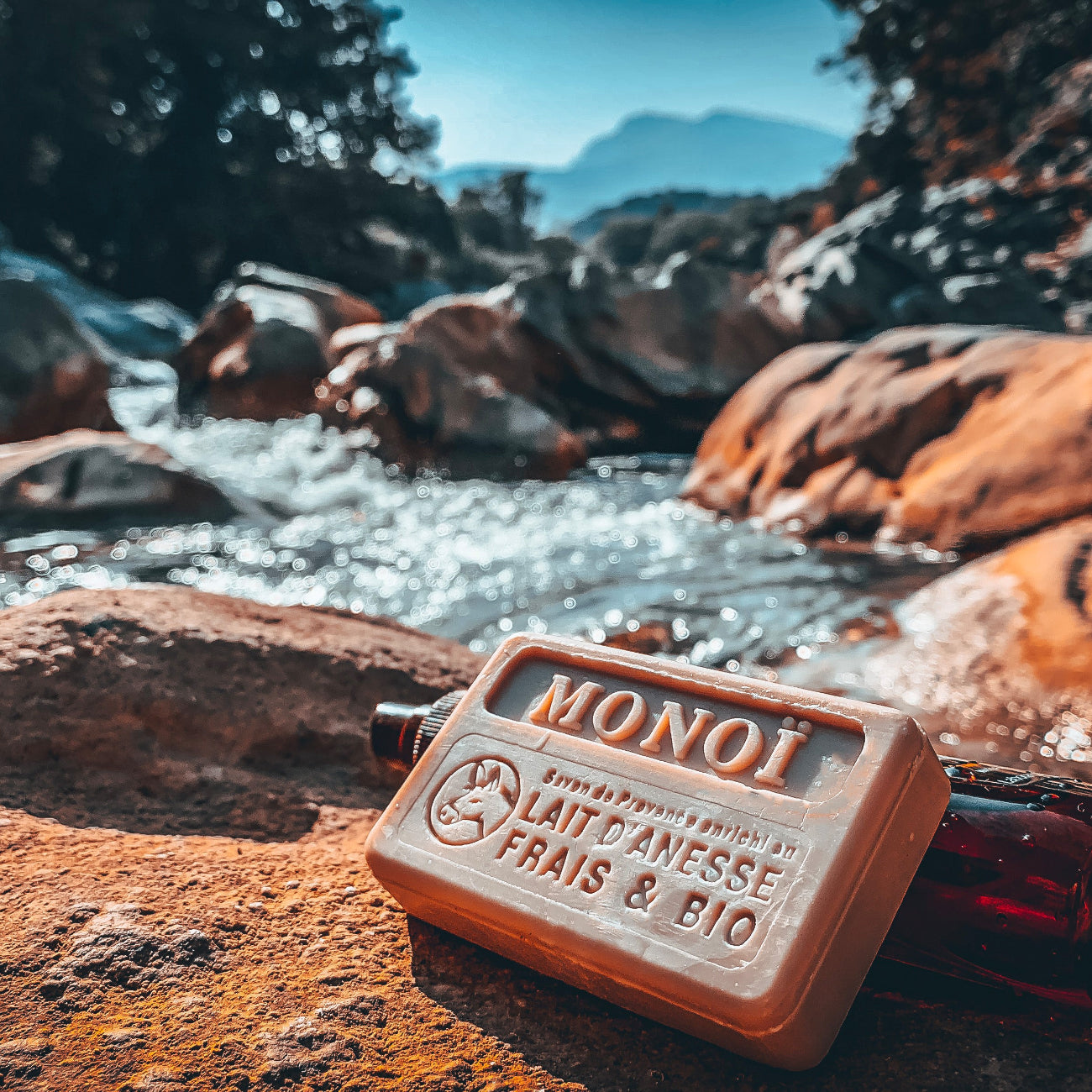 Savons.com Donkey Milk Soap Monoi 100g lifestyle image