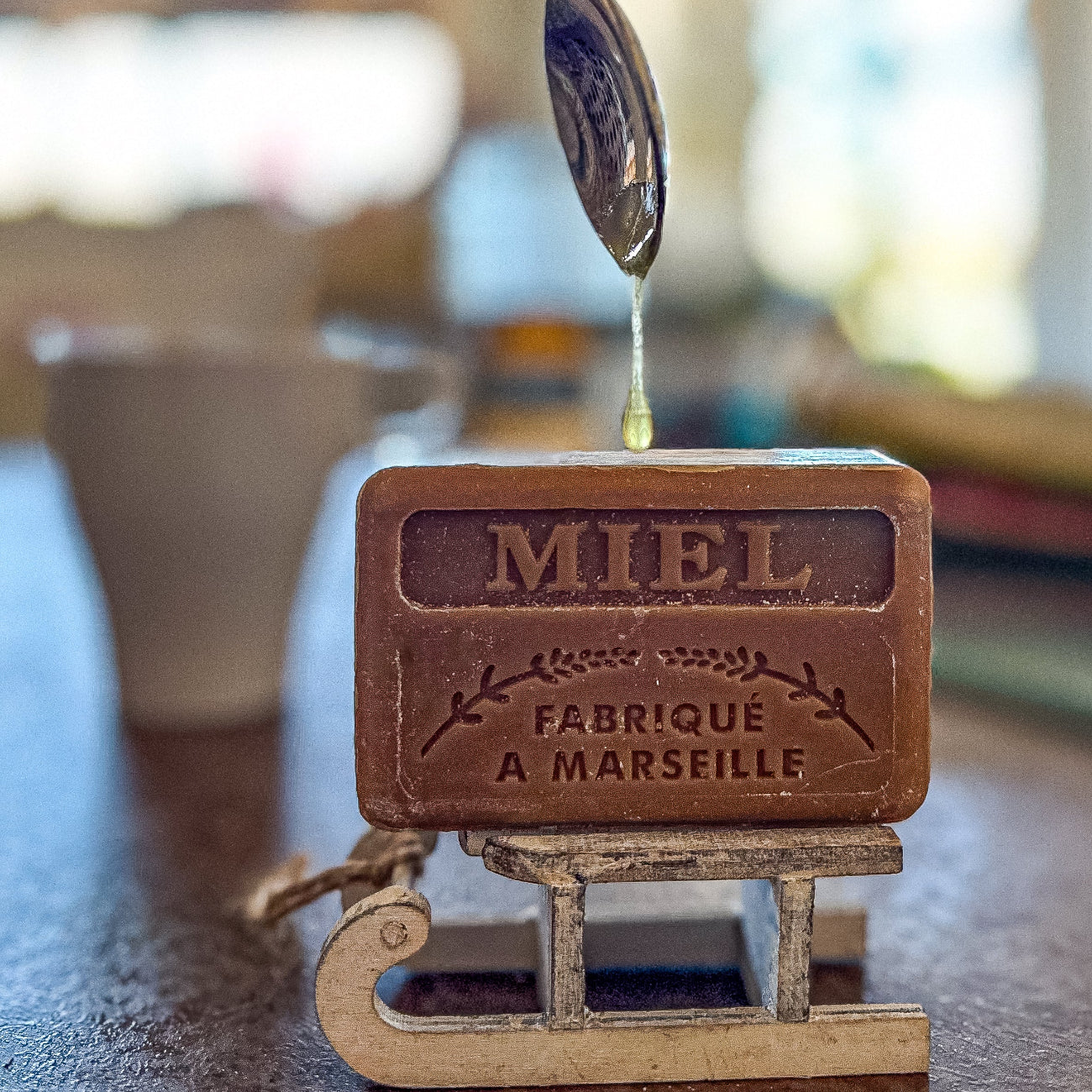 French Marseille Soap Miel (Honey) 125g lifestyle image