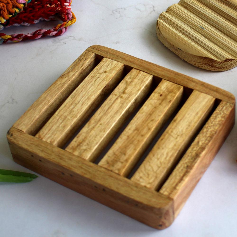 Zero waste wooden soap holder with natural grain – water resistant and durable.