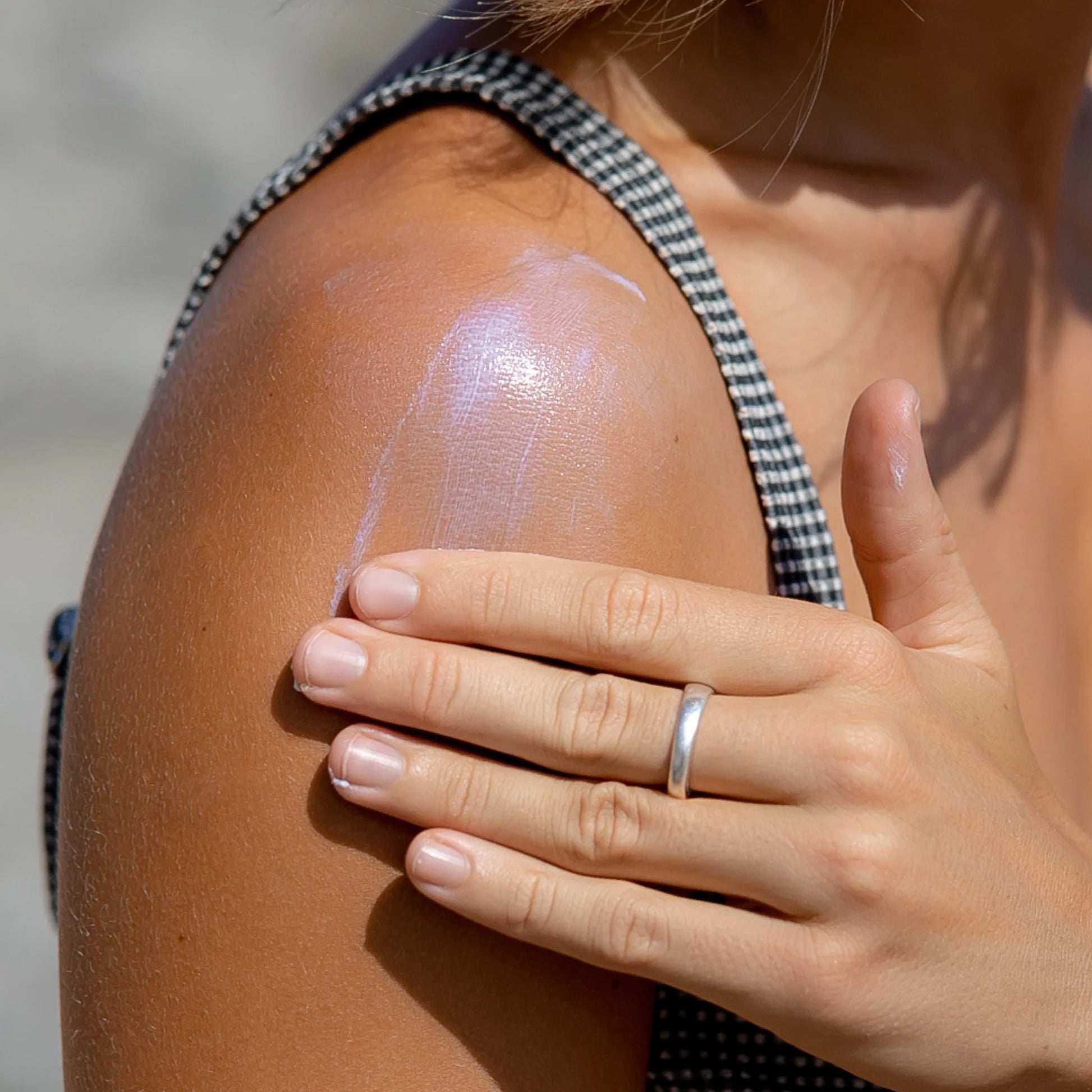 Sol De Ibiza Mineral SPF30 Mini Tin Face & Body Sunscreen 100g lifestyle image 5