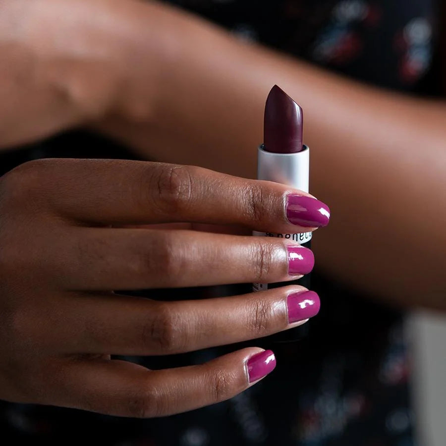 Benecos Natural Lipstick Very Berry 4.5g lifestyle image