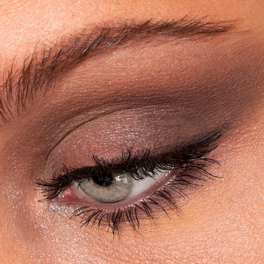 Benecos Quattro Eyeshadow No. 003 Smokey Eyes 8g applied on eyes