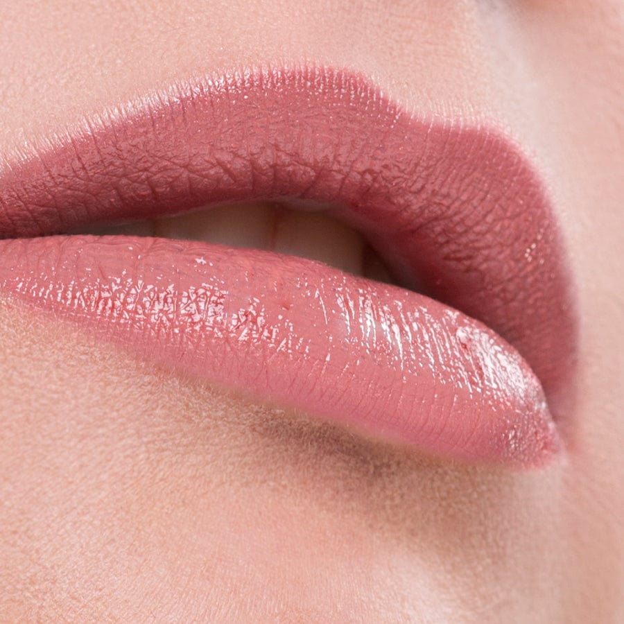 Benecos Natural Lipstick Pink Honey 4.5g applied on lips