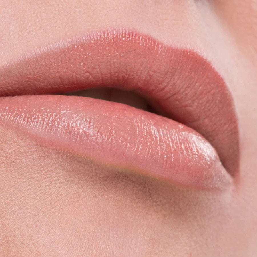 Benecos Natural Lipstick Muse 4.5g applied on lips