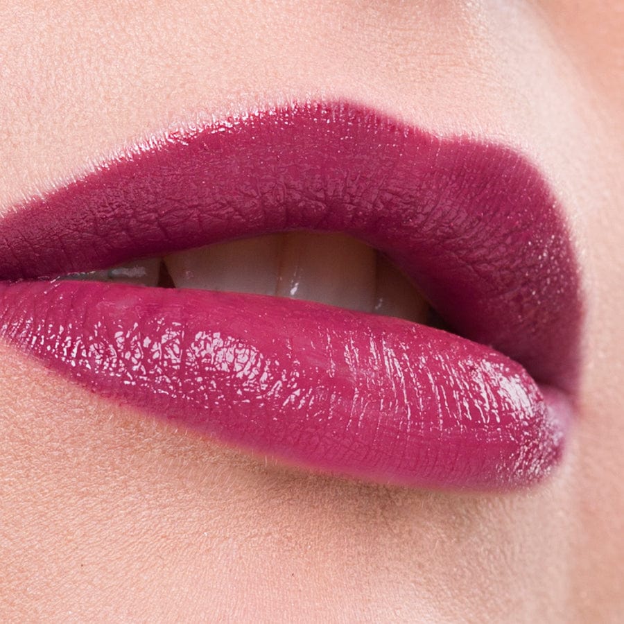 Benecos Natural Lipstick Very Berry 4.5g applied on lips