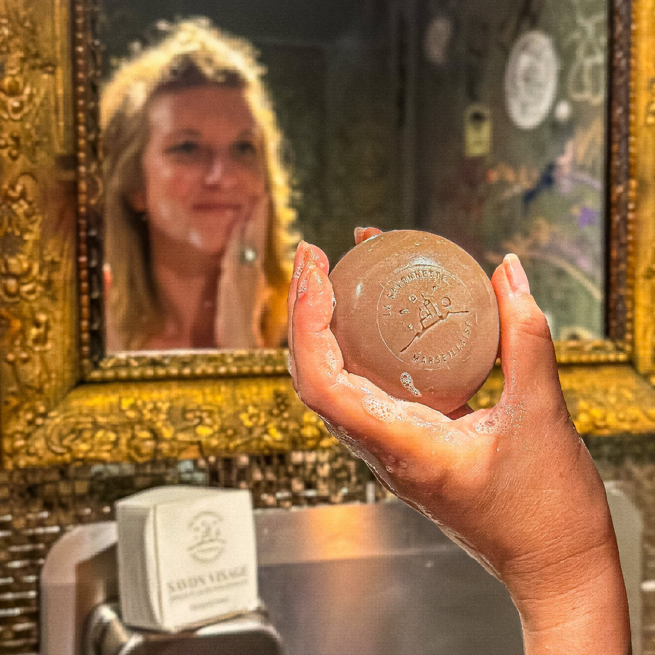 Savon de Marseille Face Soap with Hyaluronic Acid 100g lifestyle image