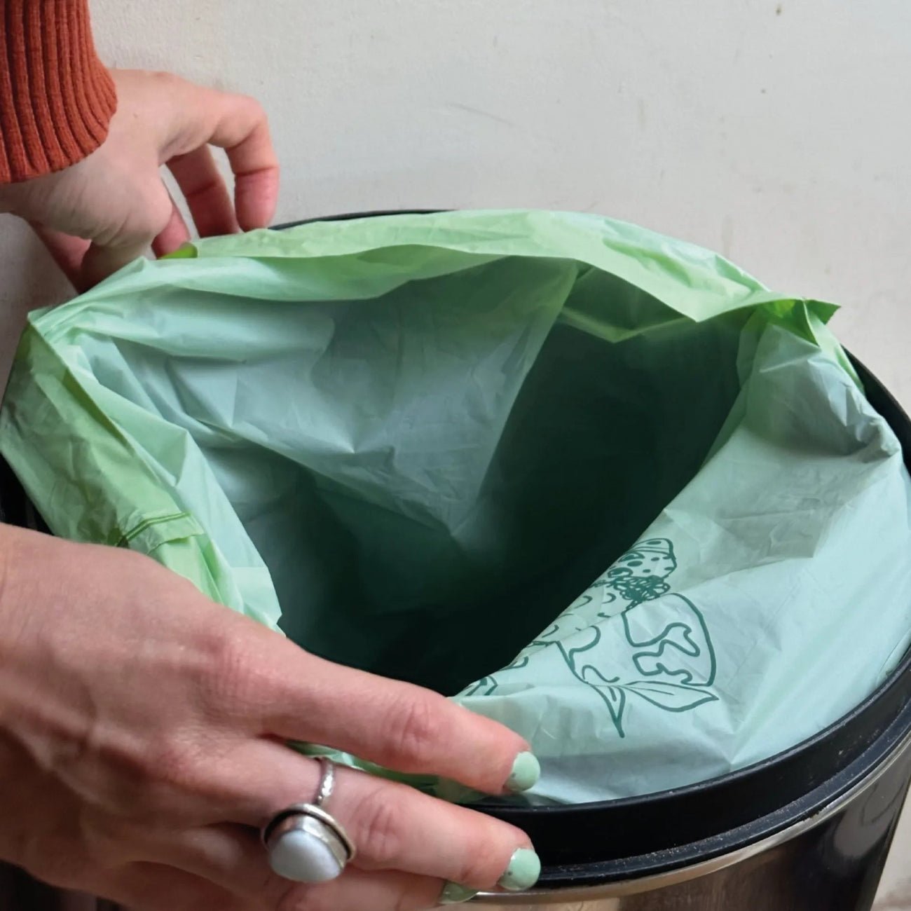 Compostable Drawstring Bin Bags 40 Litre 25 Bags - Eco Green Living - Garbage Bags - Eco Green Living