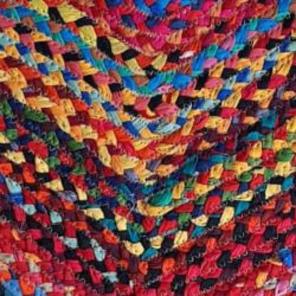 Close-up of textured jute and cotton fibres in a heart-shaped doormat – sustainable and plastic-free design.