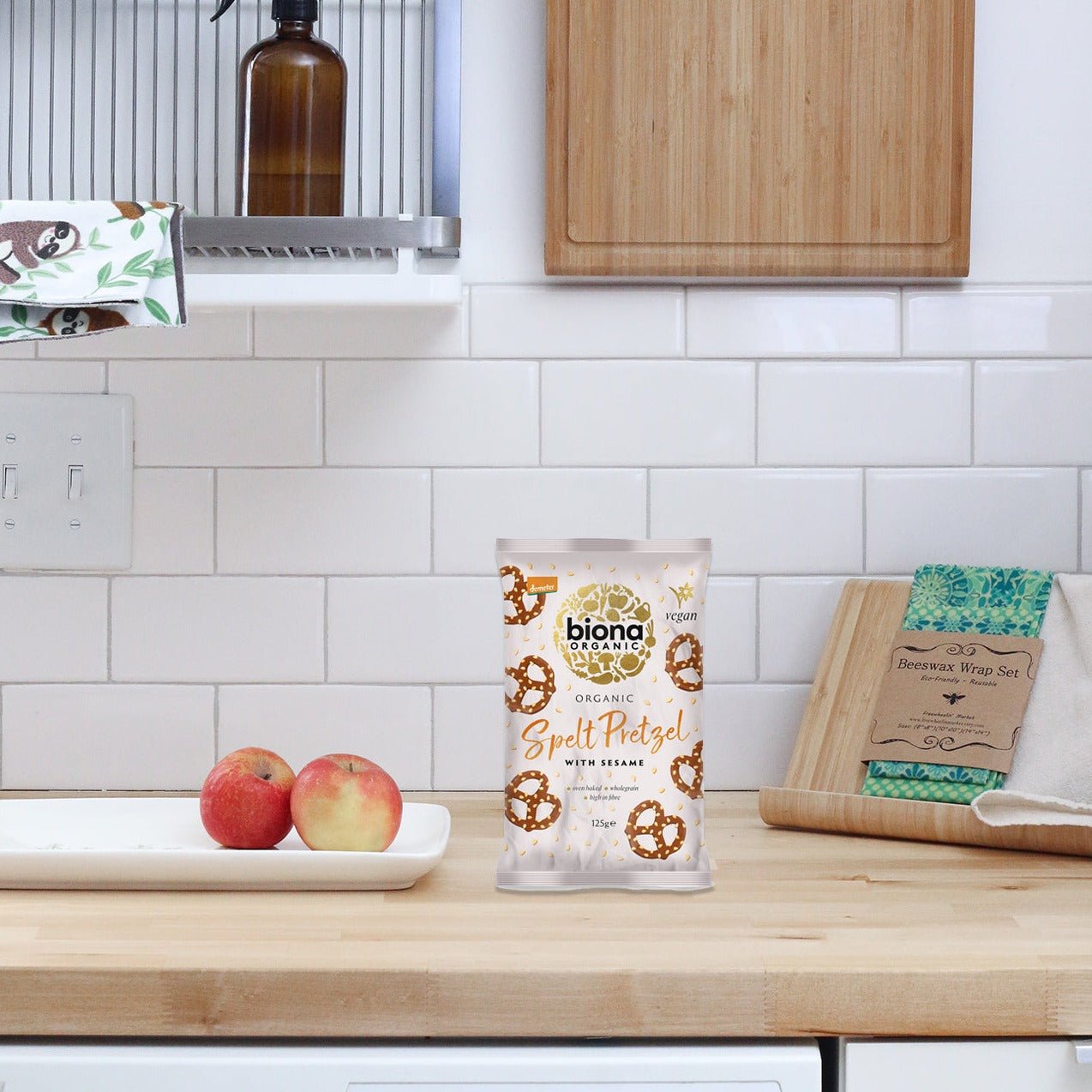 Organic Spelt Pretzels with Sesame 125g - Biona - Snack - Eco Natural Products